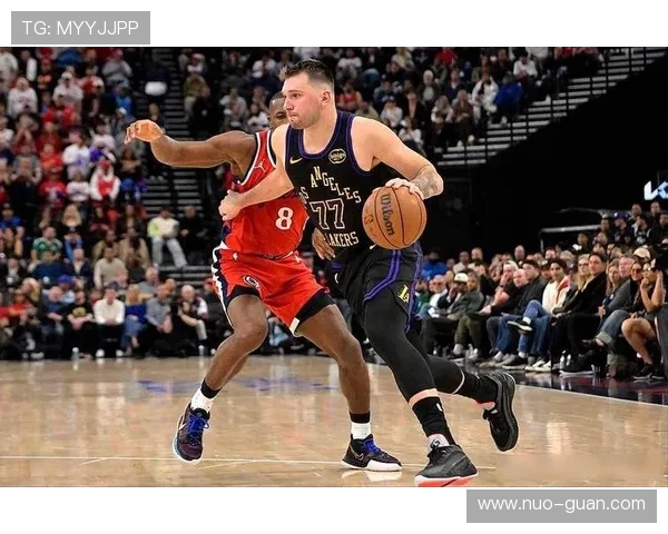 雷迪克赞东契奇绝杀 詹姆斯飞身救球惊艳